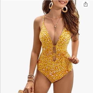 Mollybell Size M Leopard 1 Piece Swimsuit